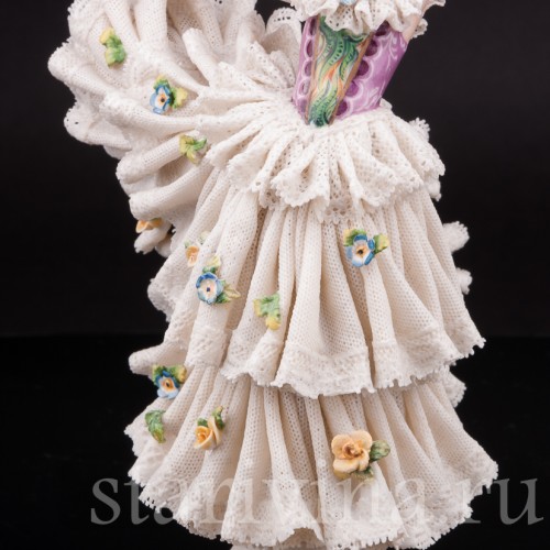 Статуэтка из фарфора Танцующая девушка, кружевная, Ackermann & Fritze, Германия, 1908-1951 гг.