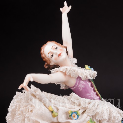 Статуэтка из фарфора Танцующая девушка, кружевная, Ackermann & Fritze, Германия, 1908-1951 гг.