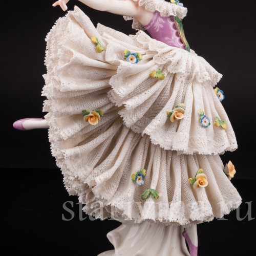 Статуэтка из фарфора Танцующая девушка, кружевная, Ackermann & Fritze, Германия, 1908-1951 гг.