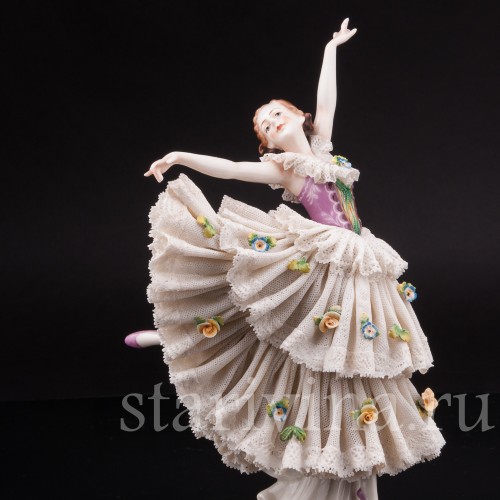 Статуэтка из фарфора Танцующая девушка, кружевная, Ackermann & Fritze, Германия, 1908-1951 гг.