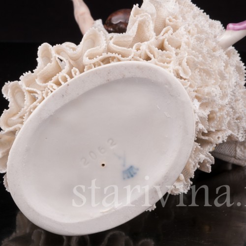 Статуэтка из фарфора Танцующая девушка, кружевная, Ackermann & Fritze, Германия, 1908-1951 гг.