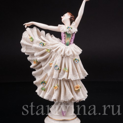 Статуэтка из фарфора Танцующая девушка, кружевная, Ackermann & Fritze, Германия, 1908-1951 гг.