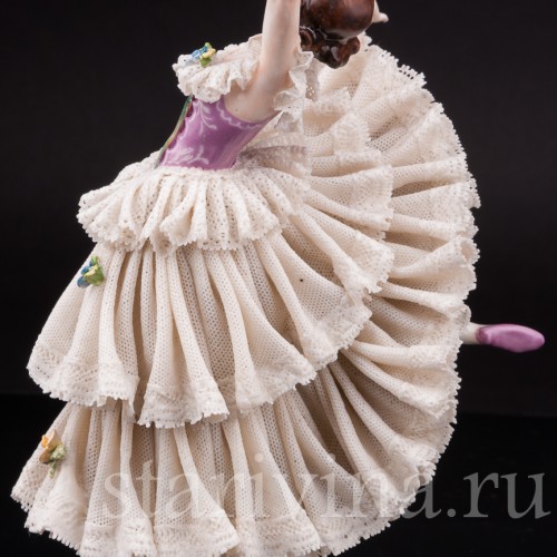 Статуэтка из фарфора Танцующая девушка, кружевная, Ackermann & Fritze, Германия, 1908-1951 гг.