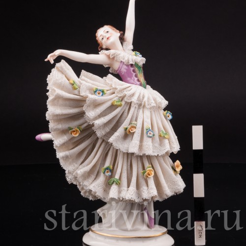 Статуэтка из фарфора Танцующая девушка, кружевная, Ackermann & Fritze, Германия, 1908-1951 гг.