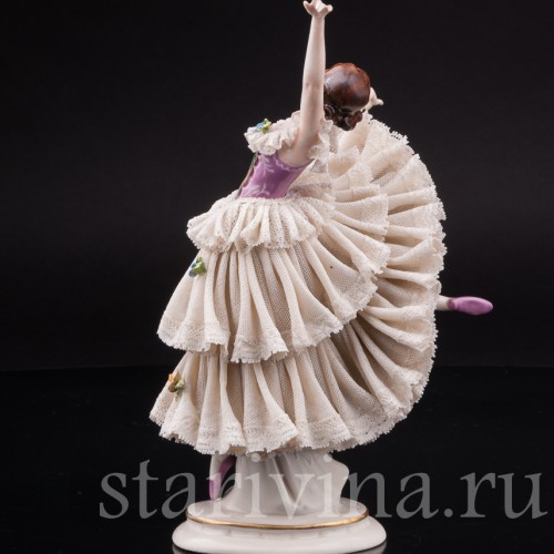 Статуэтка из фарфора Танцующая девушка, кружевная, Ackermann & Fritze, Германия, 1908-1951 гг.