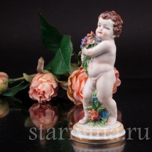 Фарфоровая статуэтка Путти с цветами, аллегория весны, Muller & Co, Германия, пер. пол. 20 в.
