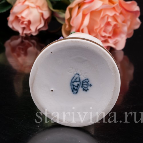 Фарфоровая статуэтка Путти с цветами, аллегория весны, Muller & Co, Германия, пер. пол. 20 в.