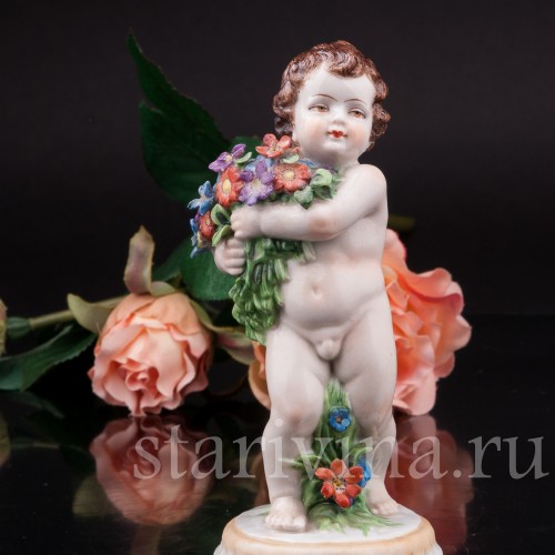 Фарфоровая статуэтка Путти с цветами, аллегория весны, Muller & Co, Германия, пер. пол. 20 в.