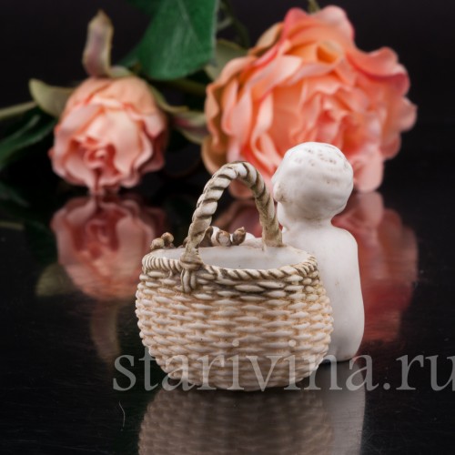 Бисквитная фигурка Малыш с лейкой, миниатюра, E. A. Muller, Германия, кон. 19, нач. 20 вв.