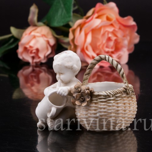 Бисквитная фигурка Малыш с лейкой, миниатюра, E. A. Muller, Германия, кон. 19, нач. 20 вв.