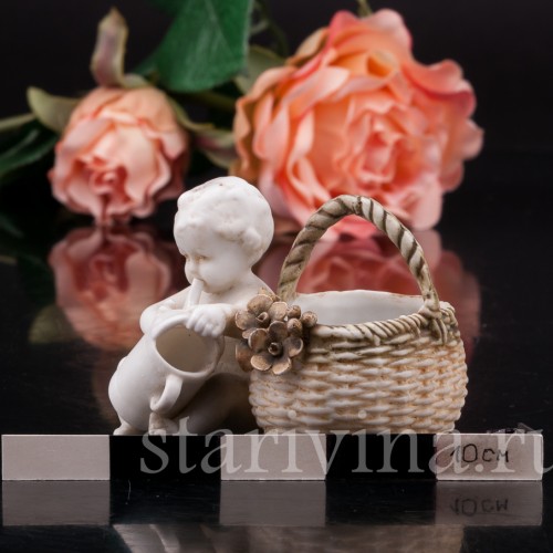 Бисквитная фигурка Малыш с лейкой, миниатюра, E. A. Muller, Германия, кон. 19, нач. 20 вв.