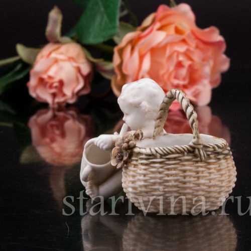 Бисквитная фигурка Малыш с лейкой, миниатюра, E. A. Muller, Германия, кон. 19, нач. 20 вв.