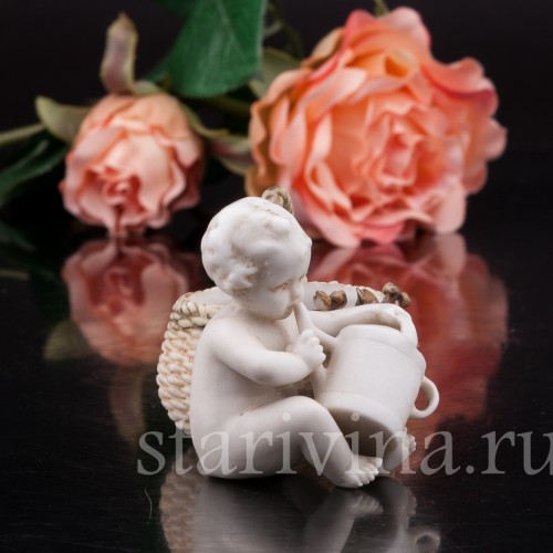 Бисквитная фигурка Малыш с лейкой, миниатюра, E. A. Muller, Германия, кон. 19, нач. 20 вв.