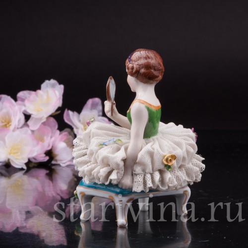 Фарфоровая статуэтка Девочка с зеркалом, кружевная, миниатюра, Дрезден, Германия.