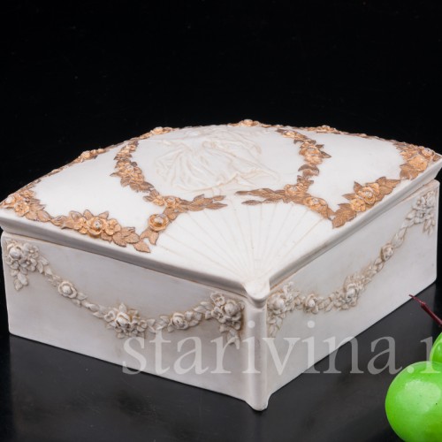 Антикварная фарфоровая шкатулка Балерина Камарго с кавалером, E. A. Muller, Германия, кон. 19 в.