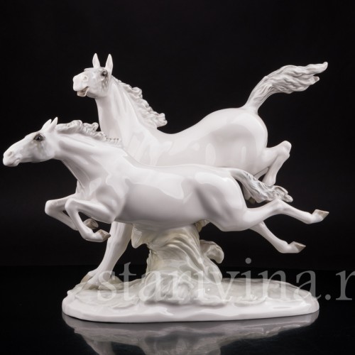 Большая композиция из фарфора "На свободе", несущиеся кони, Hutschenreuther, Германия, 1970 гг.