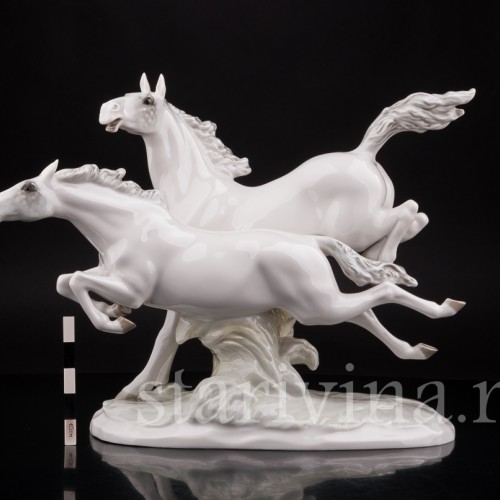 Большая композиция из фарфора "На свободе", несущиеся кони, Hutschenreuther, Германия, 1970 гг.