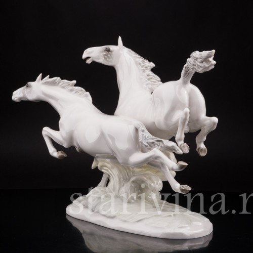 Большая композиция из фарфора "На свободе", несущиеся кони, Hutschenreuther, Германия, 1970 гг.