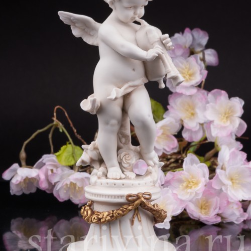 Фигурка из бисквитного фарфора Ангелочек с волынкой, E. A. Muller, Германия, кон. 19 - нач. 20 вв.