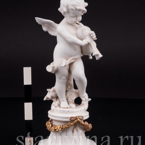 Фигурка из бисквитного фарфора Ангелочек с волынкой, E. A. Muller, Германия, кон. 19 - нач. 20 вв.