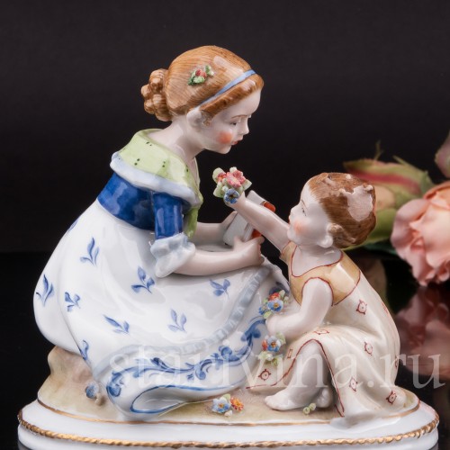 Фарфоровая статуэтка "Букет для сестрички", E. A. Muller, Германия, кон 19 - нач. 20 вв.