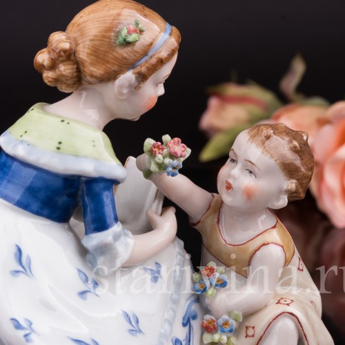 Фарфоровая статуэтка "Букет для сестрички", E. A. Muller, Германия, кон 19 - нач. 20 вв.