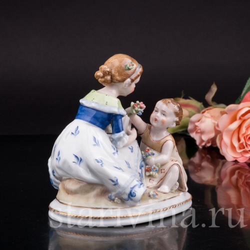 Фарфоровая статуэтка "Букет для сестрички", E. A. Muller, Германия, кон 19 - нач. 20 вв.