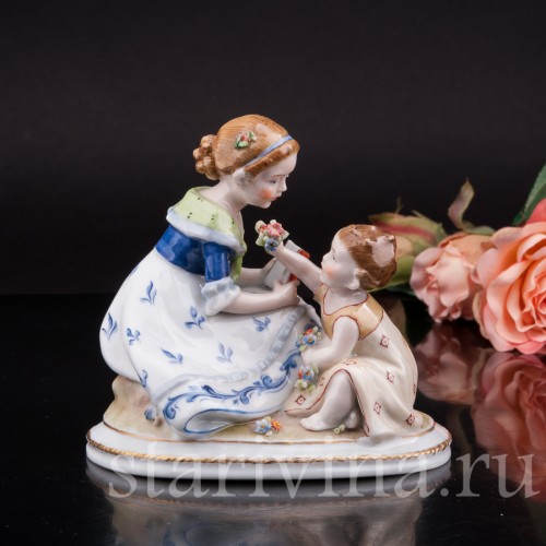 Фарфоровая статуэтка "Букет для сестрички", E. A. Muller, Германия, кон 19 - нач. 20 вв.