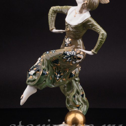 Статуэтка из фарфора Танцовщица с шаром, Hutschenreuther, Германия, 1930 гг.
