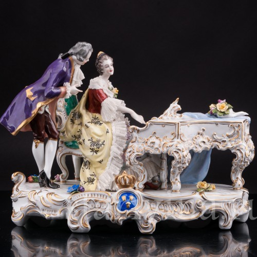 Большая фарфоровая композиция У рояля, кружевная, Volkstedt, Германия, вт. пол. 20 в.