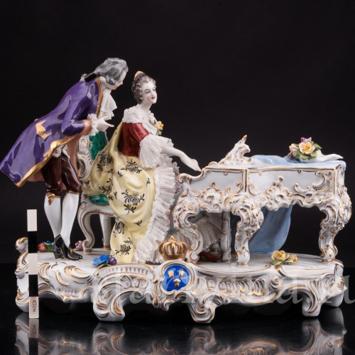 Большая фарфоровая композиция У рояля, кружевная, Volkstedt, Германия, вт. пол. 20 в.