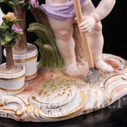 Антикварная статуэтка Аллегория земли, путти с лопатой, Meissen, Германия, сер. 19 - нач. 20 вв.