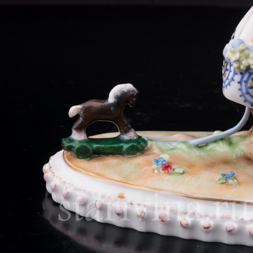 Статуэтка из фарфора Дети на прогулке, E. A. Muller, Германия, 1890-1927 гг.