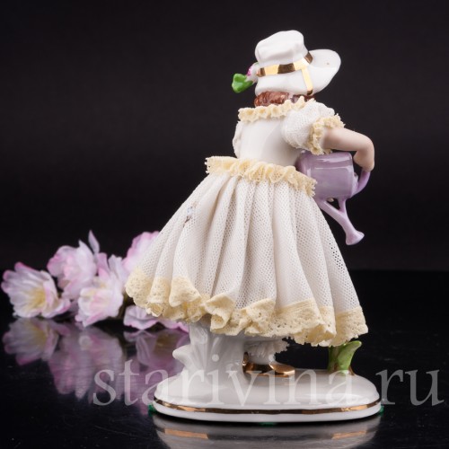 Фигурка девочки из фарфора Маленькая садовница, кружевная, Ackermann & Fritze, Германия, нач. 20 в.