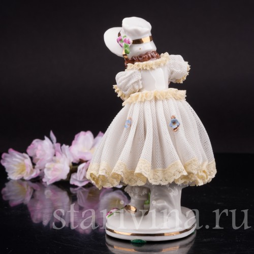 Фигурка девочки из фарфора Маленькая садовница, кружевная, Ackermann & Fritze, Германия, нач. 20 в.