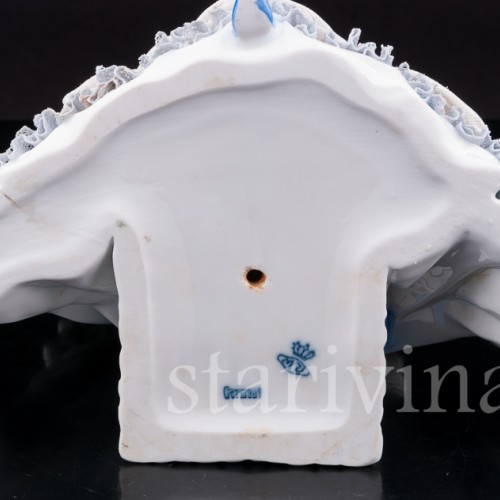 Фарфоровая статуэтка Дама в горностаевом манто, кружевная, Muller & Co, Германия, нач. 20 в.