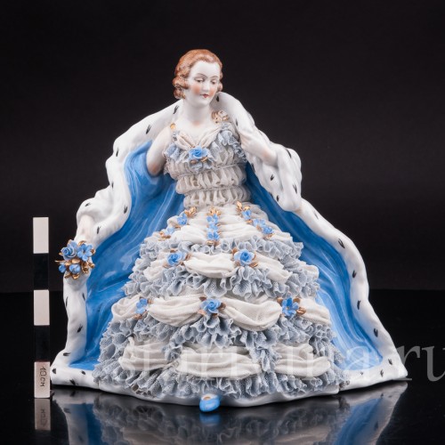 Фарфоровая статуэтка Дама в горностаевом манто, кружевная, Muller & Co, Германия, нач. 20 в.