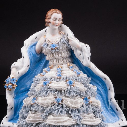 Фарфоровая статуэтка Дама в горностаевом манто, кружевная, Muller & Co, Германия, нач. 20 в.