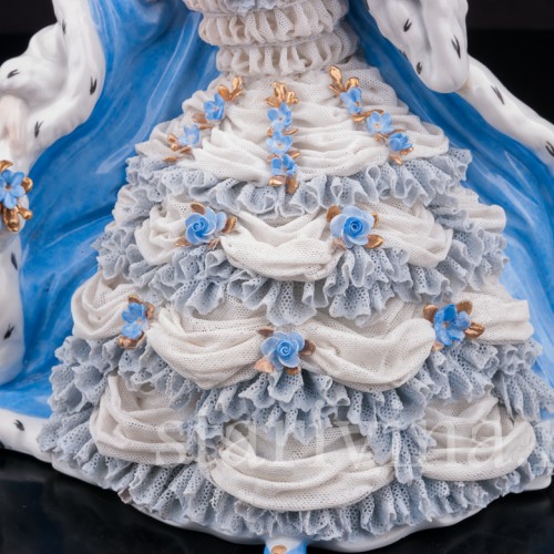 Фарфоровая статуэтка Дама в горностаевом манто, кружевная, Muller & Co, Германия, нач. 20 в.