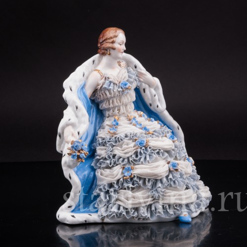 Фарфоровая статуэтка Дама в горностаевом манто, кружевная, Muller & Co, Германия, нач. 20 в.