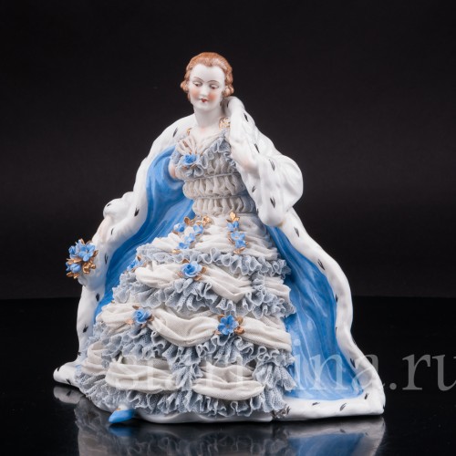 Фарфоровая статуэтка Дама в горностаевом манто, кружевная, Muller & Co, Германия, нач. 20 в.