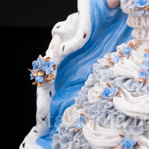 Фарфоровая статуэтка Дама в горностаевом манто, кружевная, Muller & Co, Германия, нач. 20 в.