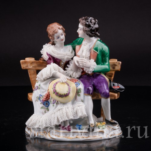  Фарфоровая статуэтка Пара на скамейке, кружевная, Volkstedt, Германия, вт. пол. 20 в.