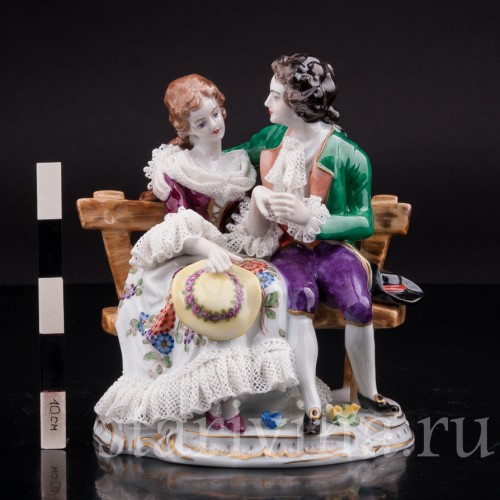  Фарфоровая статуэтка Пара на скамейке, кружевная, Volkstedt, Германия, вт. пол. 20 в.