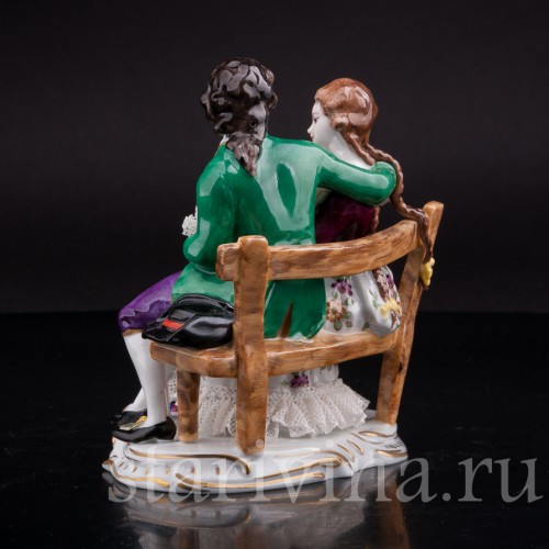  Фарфоровая статуэтка Пара на скамейке, кружевная, Volkstedt, Германия, вт. пол. 20 в.