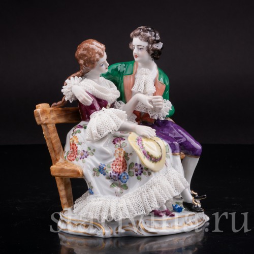  Фарфоровая статуэтка Пара на скамейке, кружевная, Volkstedt, Германия, вт. пол. 20 в.