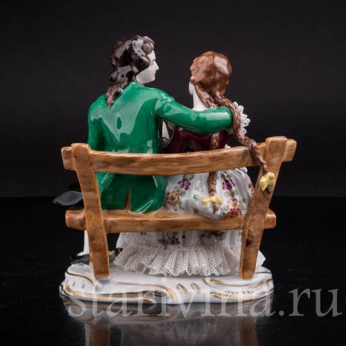  Фарфоровая статуэтка Пара на скамейке, кружевная, Volkstedt, Германия, вт. пол. 20 в.