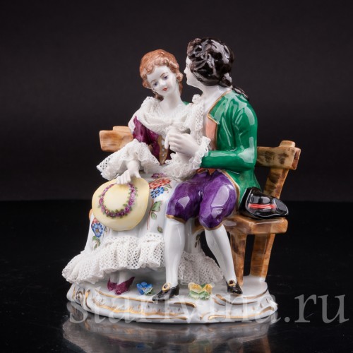  Фарфоровая статуэтка Пара на скамейке, кружевная, Volkstedt, Германия, вт. пол. 20 в.