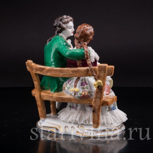  Фарфоровая статуэтка Пара на скамейке, кружевная, Volkstedt, Германия, вт. пол. 20 в.