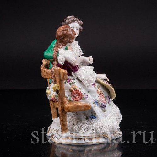  Фарфоровая статуэтка Пара на скамейке, кружевная, Volkstedt, Германия, вт. пол. 20 в.